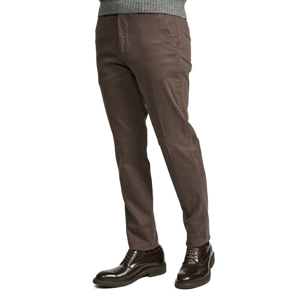 BERWICH "MORELLO - GD" ストレッチコットンチノ ノータックパンツ ブラウン(moro1432) 44 | GUARDAROBA MILANO OFFICIAL STORE