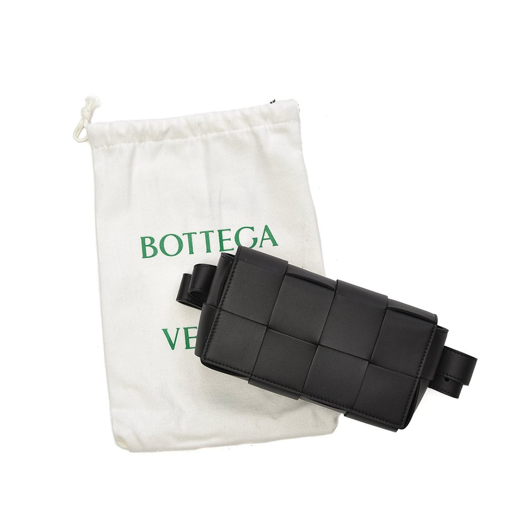 BOTTEGA VENETA マキシイントレチャートレザー ボディバッグ|415970|GUARDAROBA MILANO OFFICIAL STORE