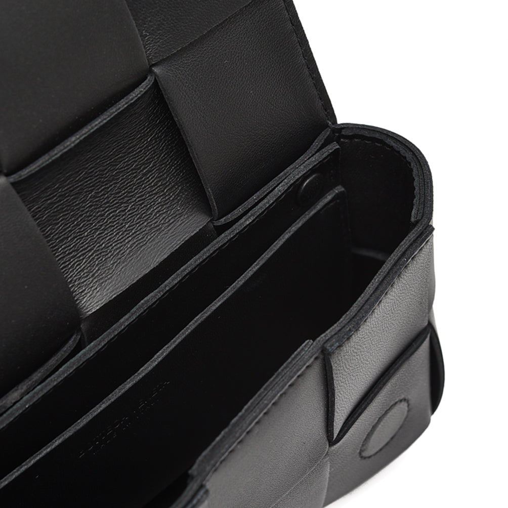 BOTTEGA VENETA マキシイントレチャートレザー ボディバッグ|415970|GUARDAROBA MILANO OFFICIAL STORE