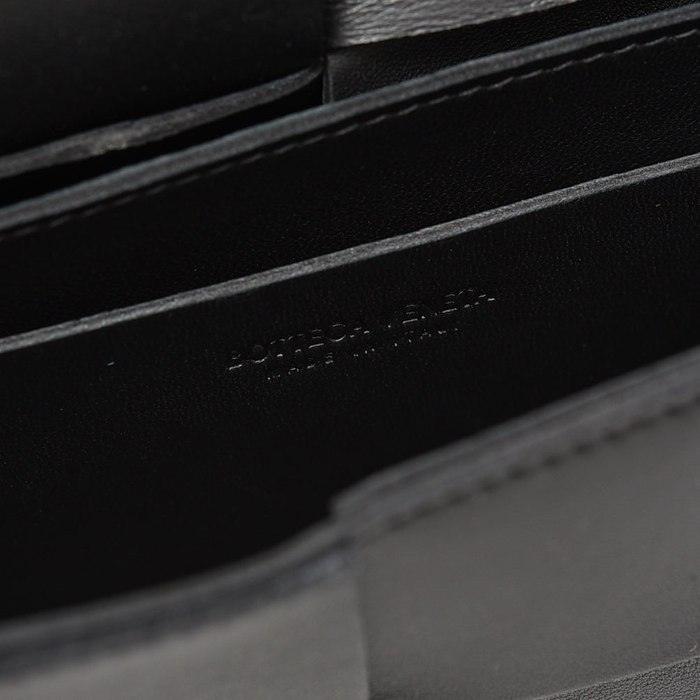 BOTTEGA VENETA マキシイントレチャートレザー ボディバッグ|415970|GUARDAROBA MILANO OFFICIAL STORE