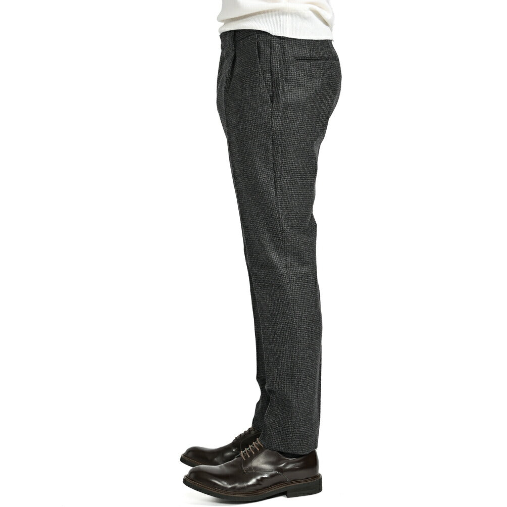 SALE|BERWICH MORELLO ヴァージンウール100% シャークスキンワンタックスラックス|413389 - 46|GUARDAROBA MILANO OFFICIAL STORE
