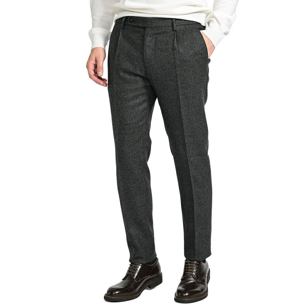 SALE|BERWICH MORELLO ヴァージンウール100% シャークスキンワンタックスラックス|413389 - 46|GUARDAROBA MILANO OFFICIAL STORE