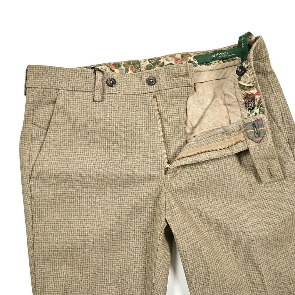 SALE|BERWICH MORELLO ストレッチコットン ノータックチノスラックス|412192 - 46|GUARDAROBA MILANO OFFICIAL STORE