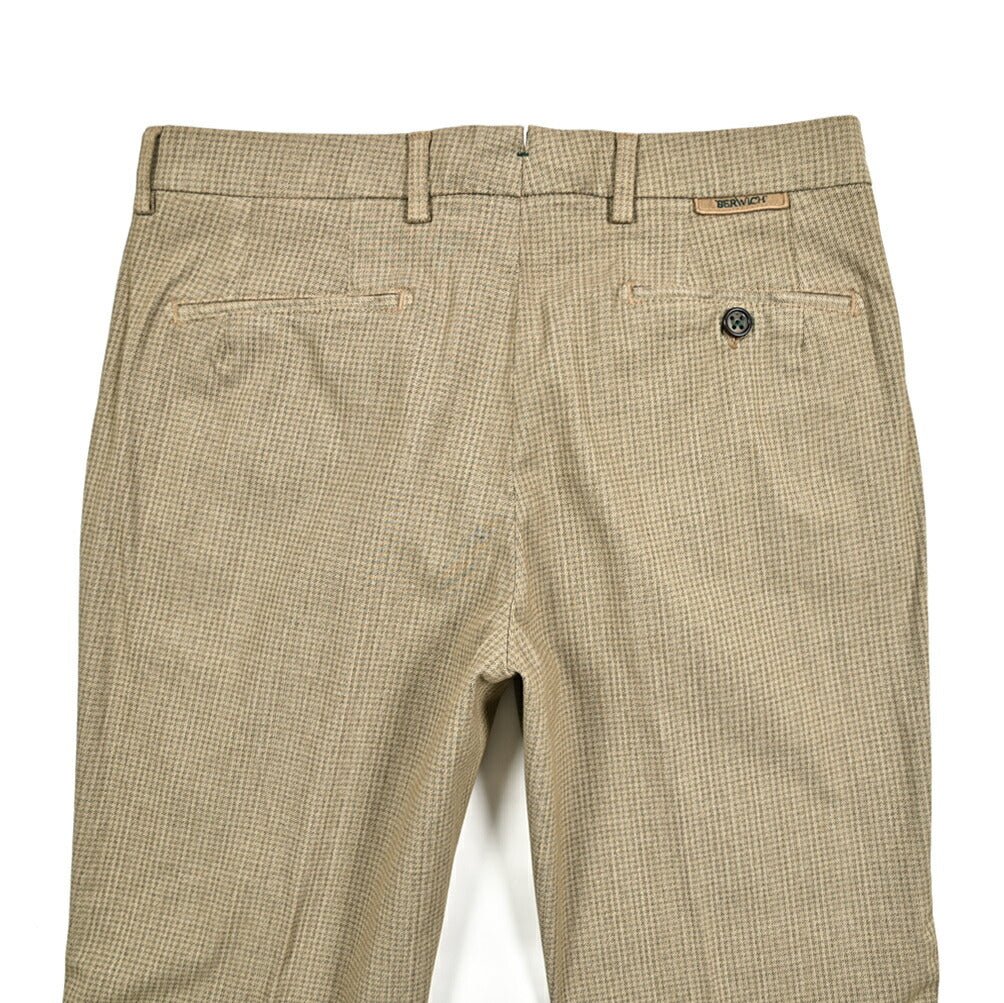 SALE|BERWICH MORELLO ストレッチコットン ノータックチノスラックス|412192 - 46|GUARDAROBA MILANO OFFICIAL STORE