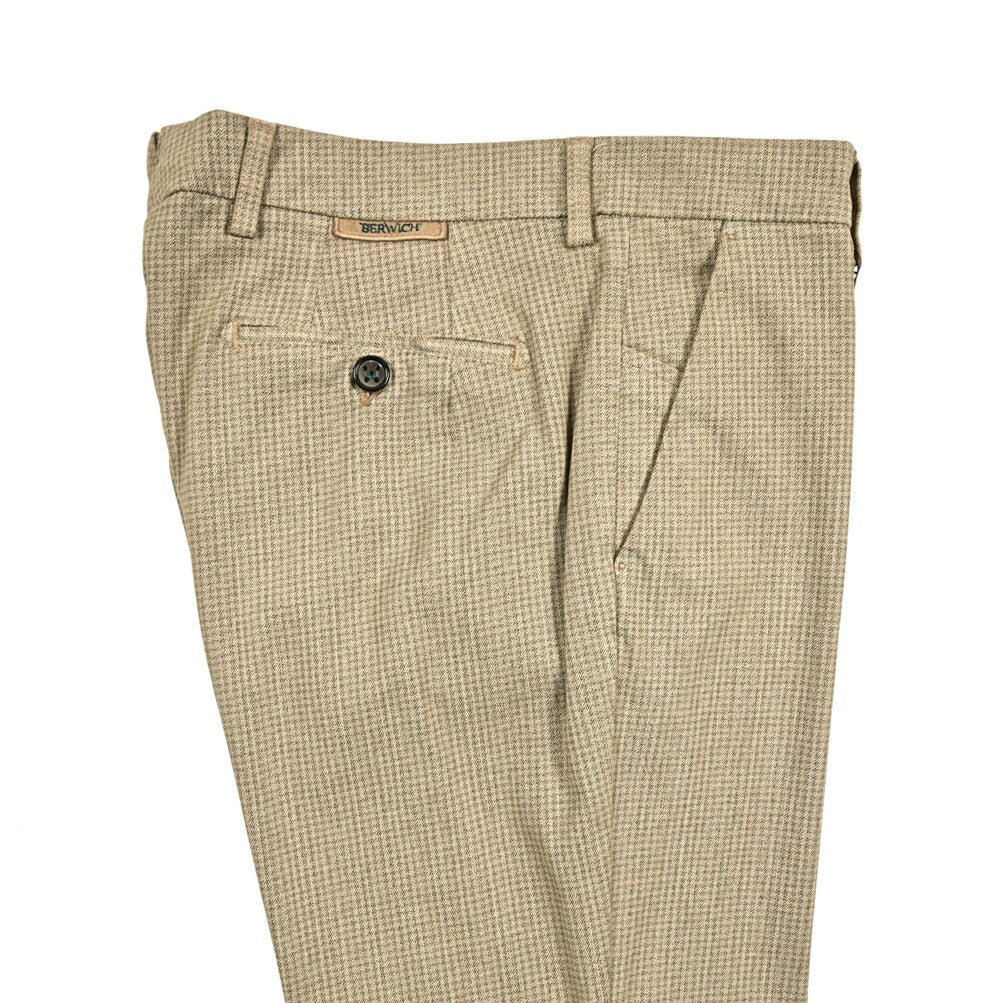 SALE|BERWICH MORELLO ストレッチコットン ノータックチノスラックス|412192 - 46|GUARDAROBA MILANO OFFICIAL STORE