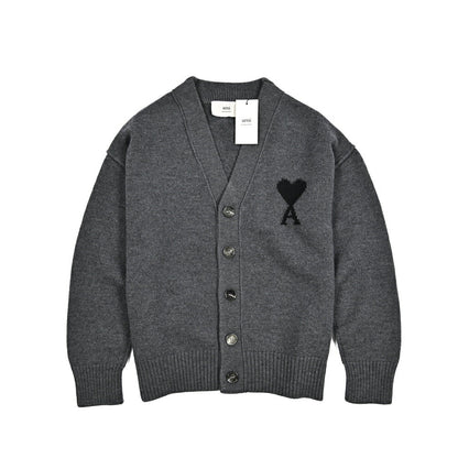 25 - 26AW AMI PARIS ヴァージンウール100% ワンポイントロゴニットカーディガン｜426513 - S｜GUARDAROBA MILANO OFFICIAL STORE