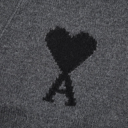 25 - 26AW AMI PARIS ヴァージンウール100% ワンポイントロゴニットカーディガン｜426513 - S｜GUARDAROBA MILANO OFFICIAL STORE