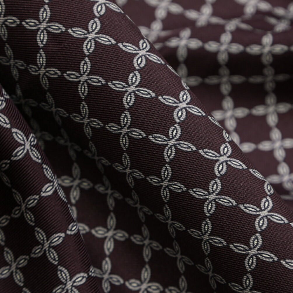 26-27AW TAGLIATORE シルク100% 幾何柄スカーフ ワインレッド(WINE) 86.5cm×86.5cm | GUARDAROBA MILANO OFFICIAL STORE