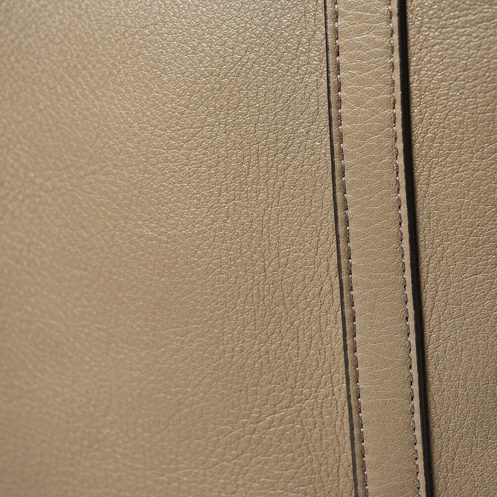 26SS MAISON KITSUNE レザートートバッグ グレージュ(TAUPE GRAY) H39cm×W32cm×D15cm | GUARDAROBA MILANO OFFICIAL STORE