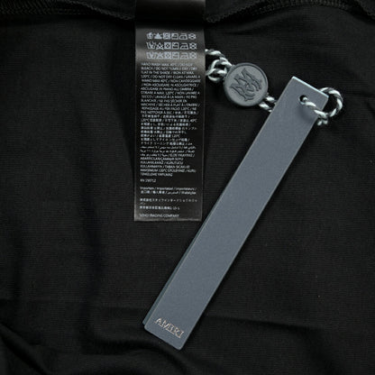 26-27AW AMIRI “STAGGERED LOGO TEE” コットン100% 半袖ロゴTシャツ