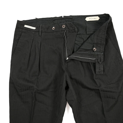 YCHAI “ROBUSTO” リネン混コットン ツータックヘリンボーンパンツ / TAPERED FIT