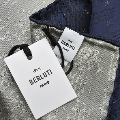 BERLUTI マルベリーシルク100% スクリット柄ポケットチーフ｜421376｜GUARDAROBA MILANO OFFICIAL STORE