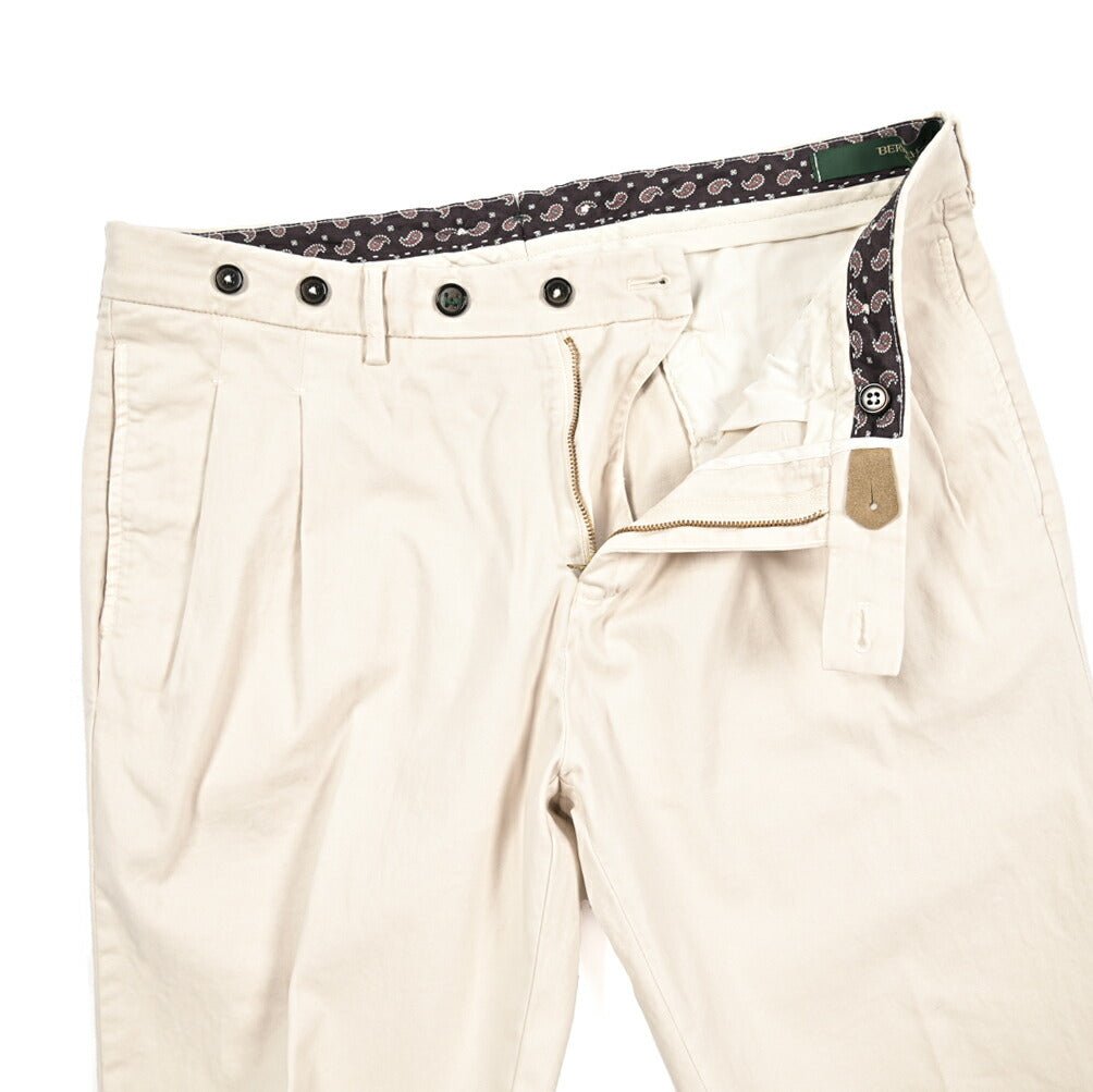 BERWICH “BARBER LONG - GD” ストレッチコットン ツータックパンツ オフホワイト(latte802) 48 | GUARDAROBA MILANO OFFICIAL STORE