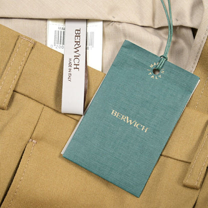 BERWICH “CHIAIA” コットン100% ワンタックチノパンツ ライトブラウン(desert) 48 | GUARDAROBA MILANO OFFICIAL STORE