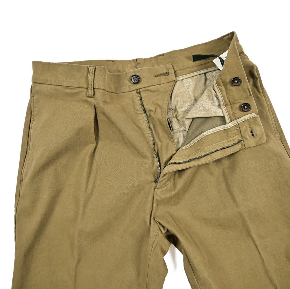 BERWICH “CHIAIA - GD” ストレッチコットンチノ ワンタックパンツ カーキグリーン(olio3811) 44 | GUARDAROBA MILANO OFFICIAL STORE