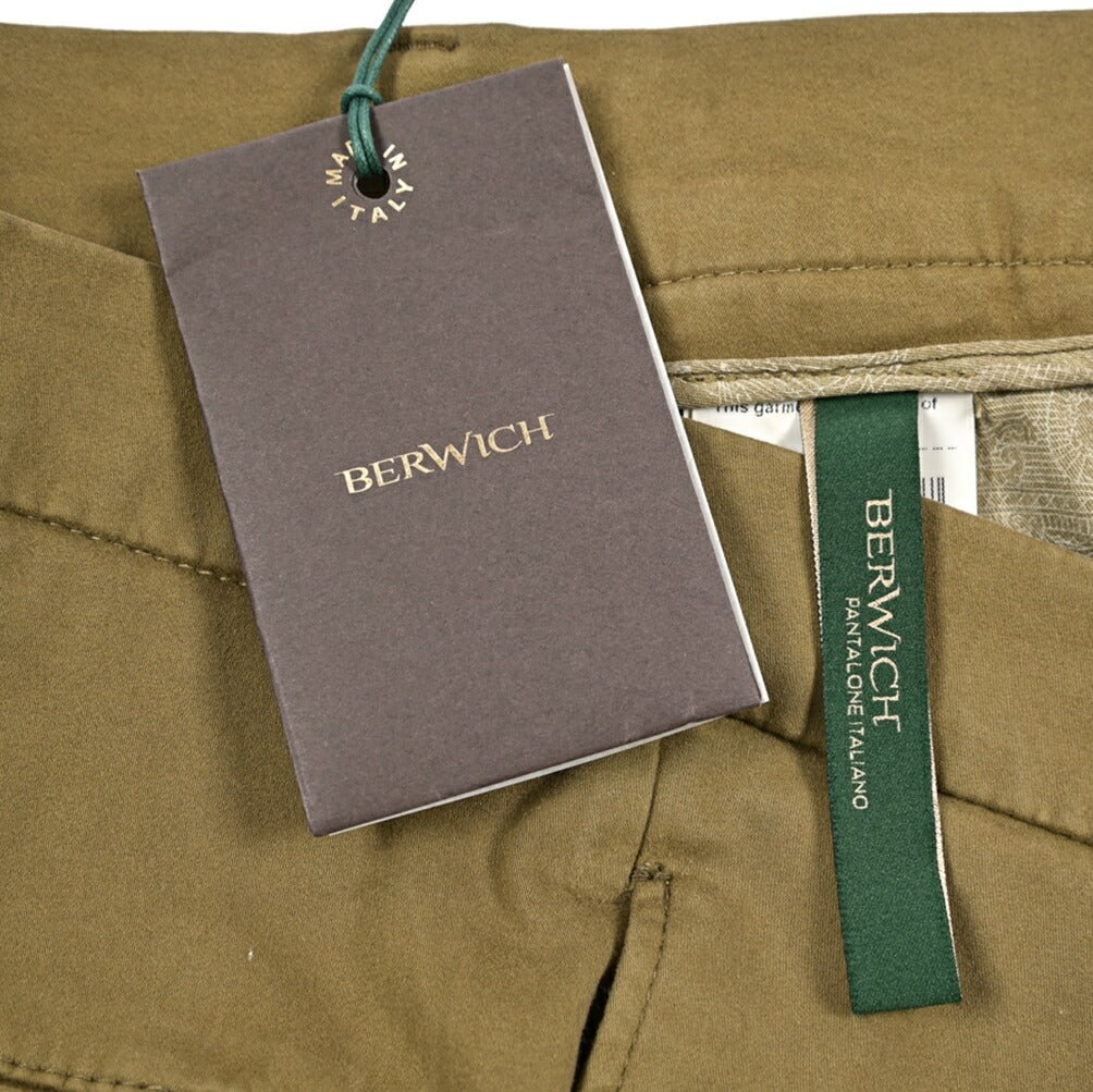 BERWICH “CHIAIA - GD” ストレッチコットンチノ ワンタックパンツ カーキグリーン(olio3811) 44 | GUARDAROBA MILANO OFFICIAL STORE