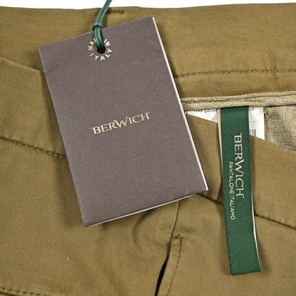 BERWICH “CHIAIA - GD” ストレッチコットンチノ ワンタックパンツ カーキグリーン(olio3811) 44 | GUARDAROBA MILANO OFFICIAL STORE