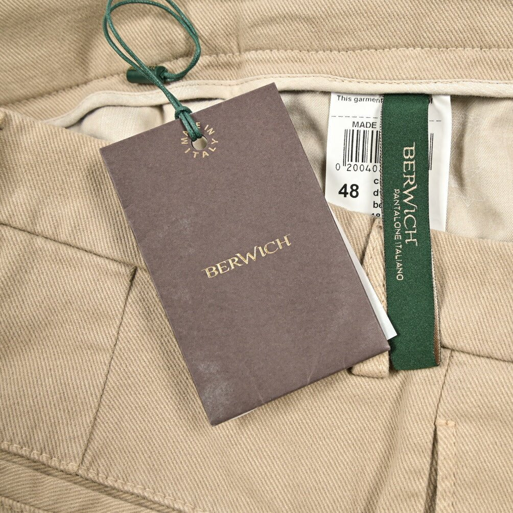 BERWICH “CHIAIA - GD” ストレッチコットンチノ ワンタックパンツ ベージュ(beige208) 48 | GUARDAROBA MILANO OFFICIAL STORE