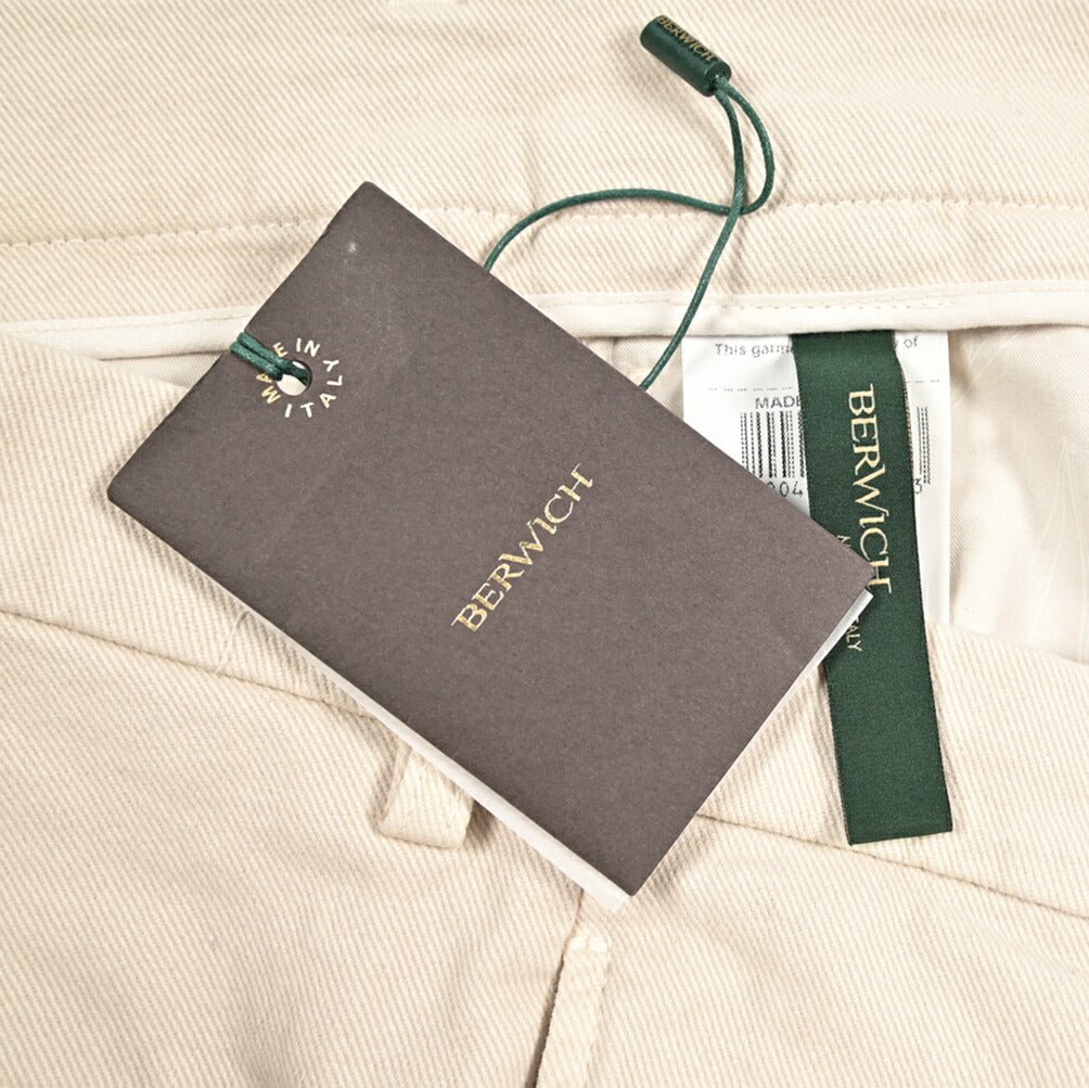 BERWICH “CHIAIA - GD” ストレッチコットンチノ ワンタックパンツ オフホワイト(latte802) 48 | GUARDAROBA MILANO OFFICIAL STORE