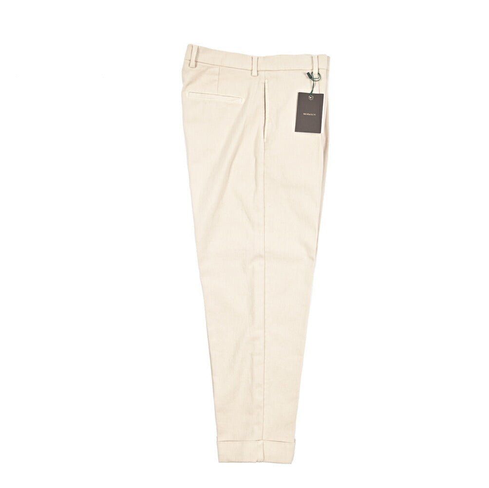 BERWICH “CHIAIA - GD” ストレッチコットンチノ ワンタックパンツ オフホワイト(latte802) 48 | GUARDAROBA MILANO OFFICIAL STORE
