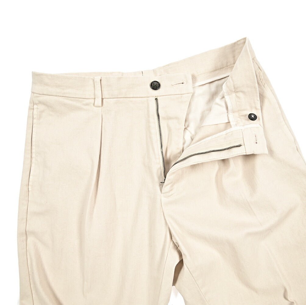 BERWICH “CHIAIA - GD” ストレッチコットンチノ ワンタックパンツ オフホワイト(latte802) 48 | GUARDAROBA MILANO OFFICIAL STORE