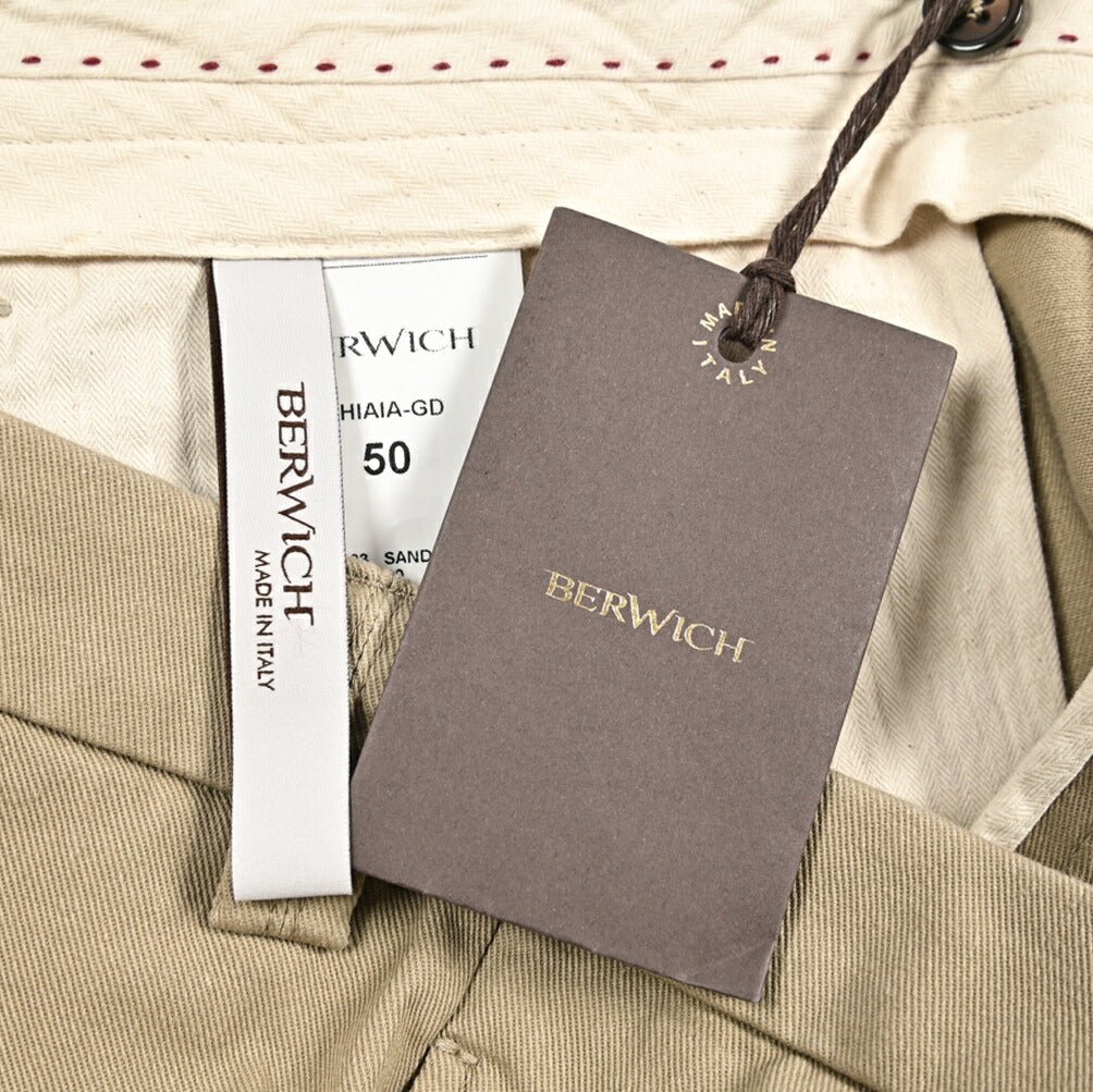BERWICH “CHIAIA - GD” ストレッチコットンチノ ワンタックパンツ ベージュ(sand) 50 | GUARDAROBA MILANO OFFICIAL STORE