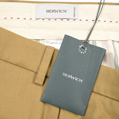 BERWICH “CHIAIA LONG” コットン100% ワンタックチノパンツ ライトブラウン(desert) 48 | GUARDAROBA MILANO OFFICIAL STORE