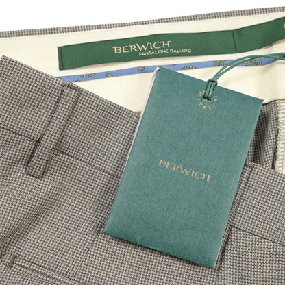 BERWICH “MORELLO” ヴァージンウール100% ノータックスラックス グレージュ(greige) 46 | GUARDAROBA MILANO OFFICIAL STORE