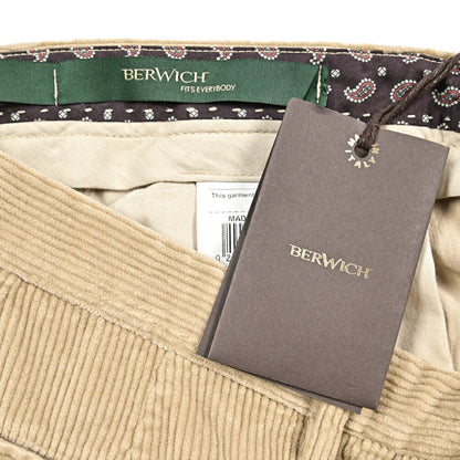 BERWICH “MORELLO 1P - GD” ストレッチコットン 中畝コーデュロイワンタックパンツ ベージュ(beige208) 46 | GUARDAROBA MILANO OFFICIAL STORE