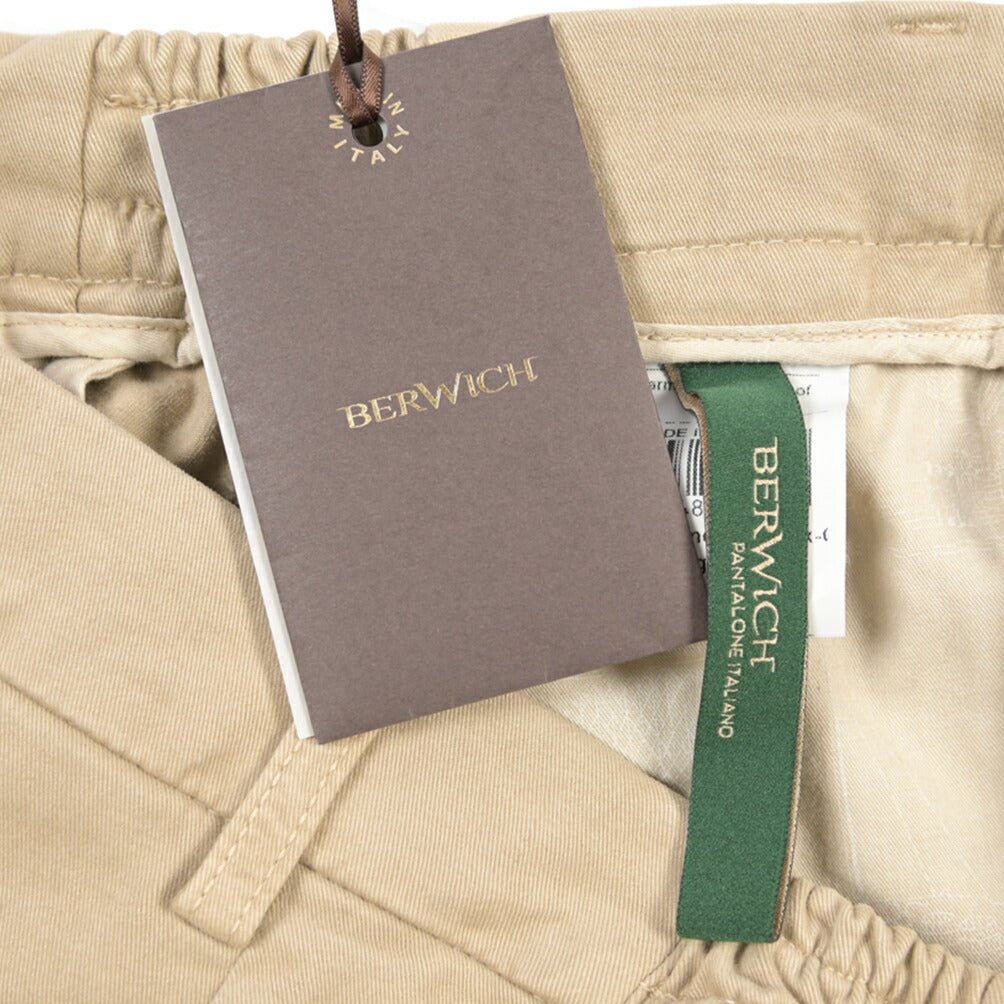 BERWICH “MORELLO ELAX-GD” ストレッチコットン ノータックチノパンツ ベージュ(beige208) 46 | GUARDAROBA MILANO OFFICIAL STORE