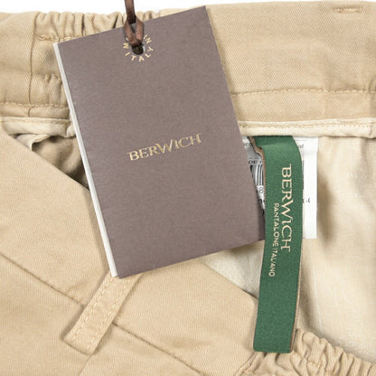 BERWICH “MORELLO ELAX-GD” ストレッチコットン ノータックチノパンツ ベージュ(beige208) 46 | GUARDAROBA MILANO OFFICIAL STORE