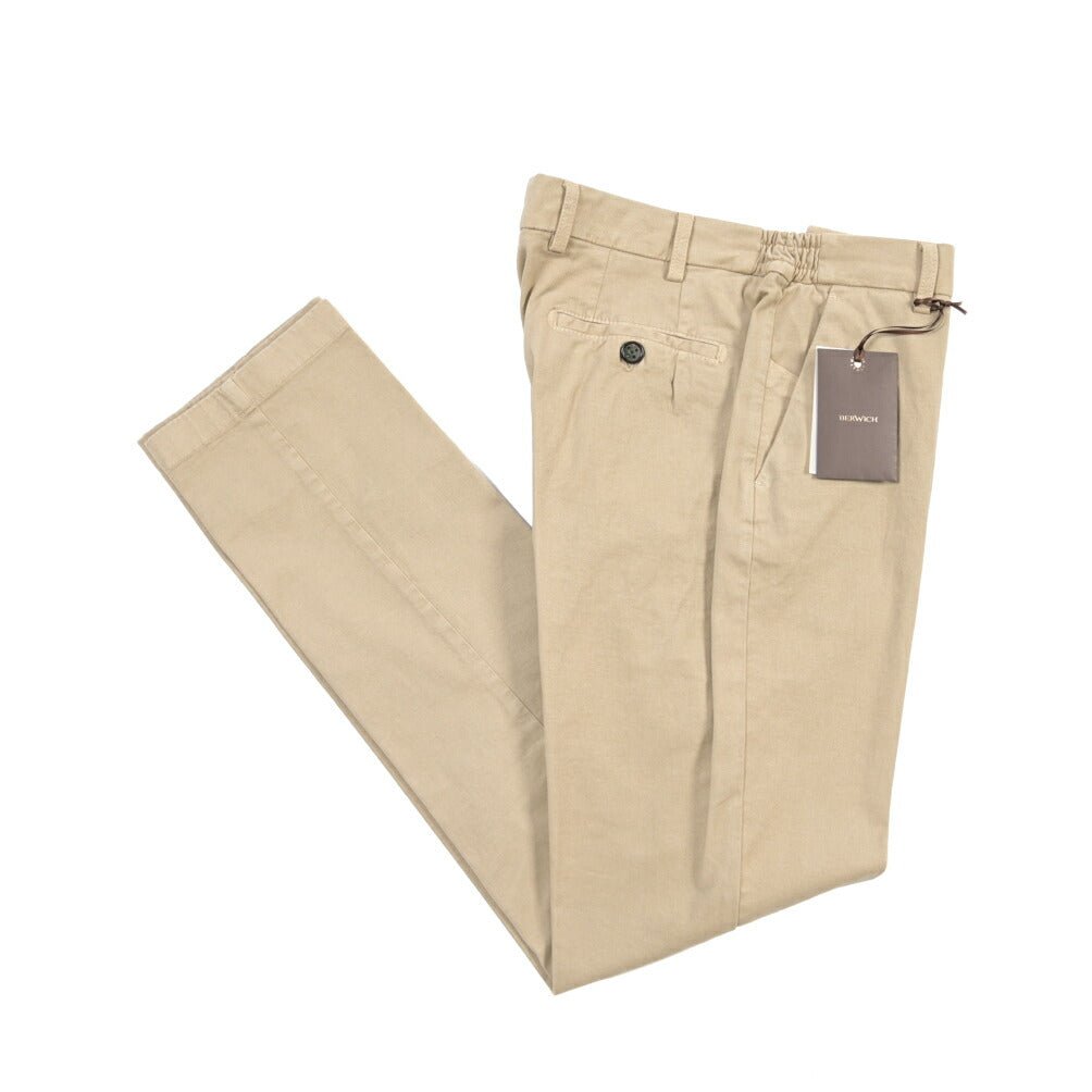 BERWICH “MORELLO ELAX-GD” ストレッチコットン ノータックチノパンツ ベージュ(beige208) 46 | GUARDAROBA MILANO OFFICIAL STORE