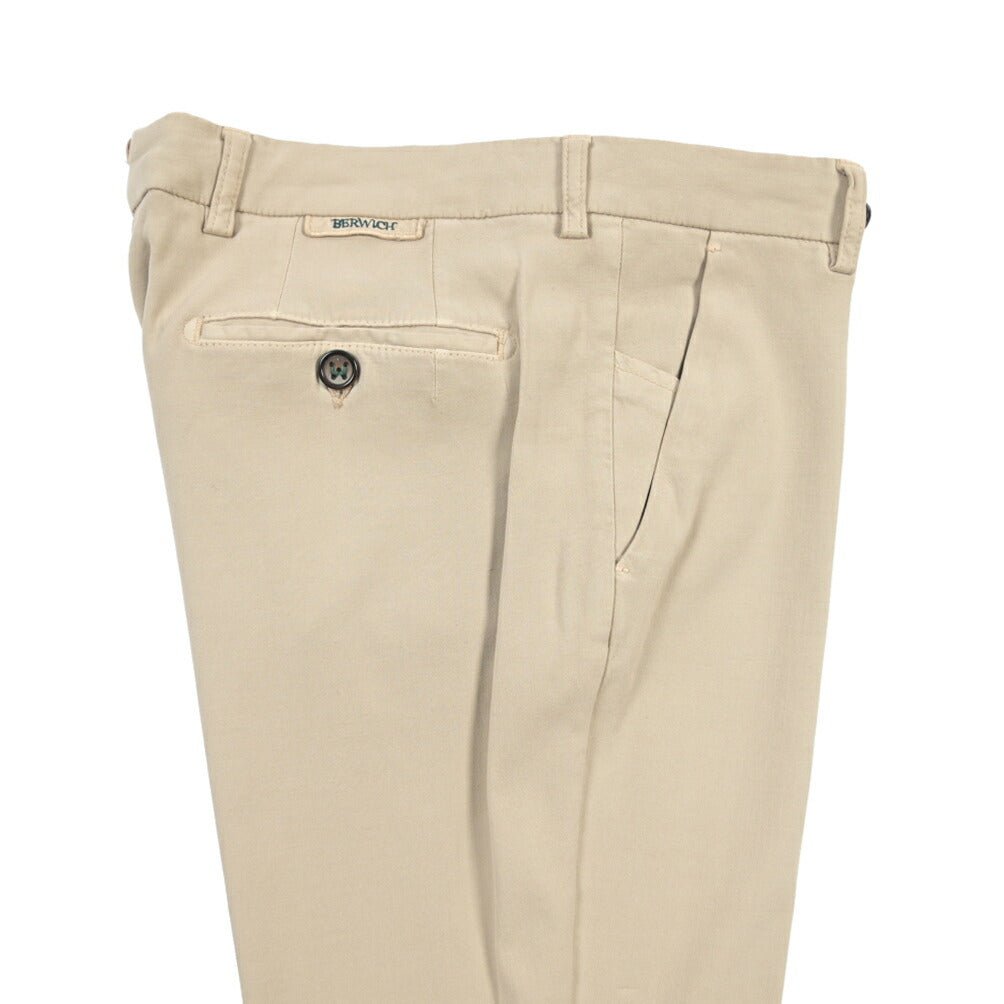 BERWICH “MORELLO - GD” ビスコース混コットン ノータックチノパンツ ベージュ(beige208) 46 | GUARDAROBA MILANO OFFICIAL STORE