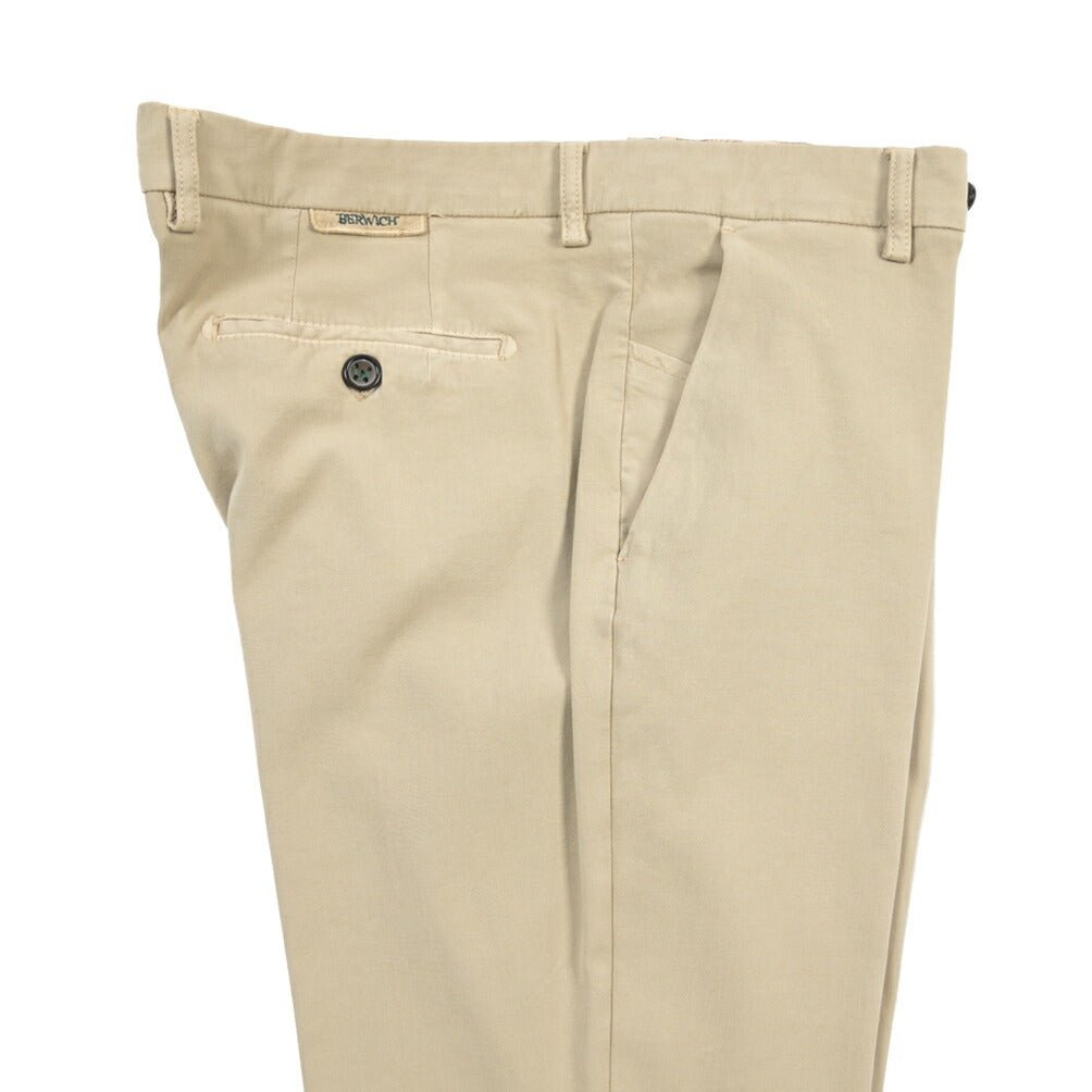 BERWICH “MORELLO - GD” ビスコース混コットン ノータックチノパンツ ベージュ(beige208) 52 | GUARDAROBA MILANO OFFICIAL STORE