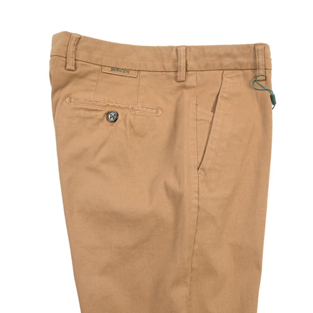 BERWICH “MORELLO - GD” ストレッチコットン ノータックチノパンツ ブラウン(khaki180) 48 | GUARDAROBA MILANO OFFICIAL STORE
