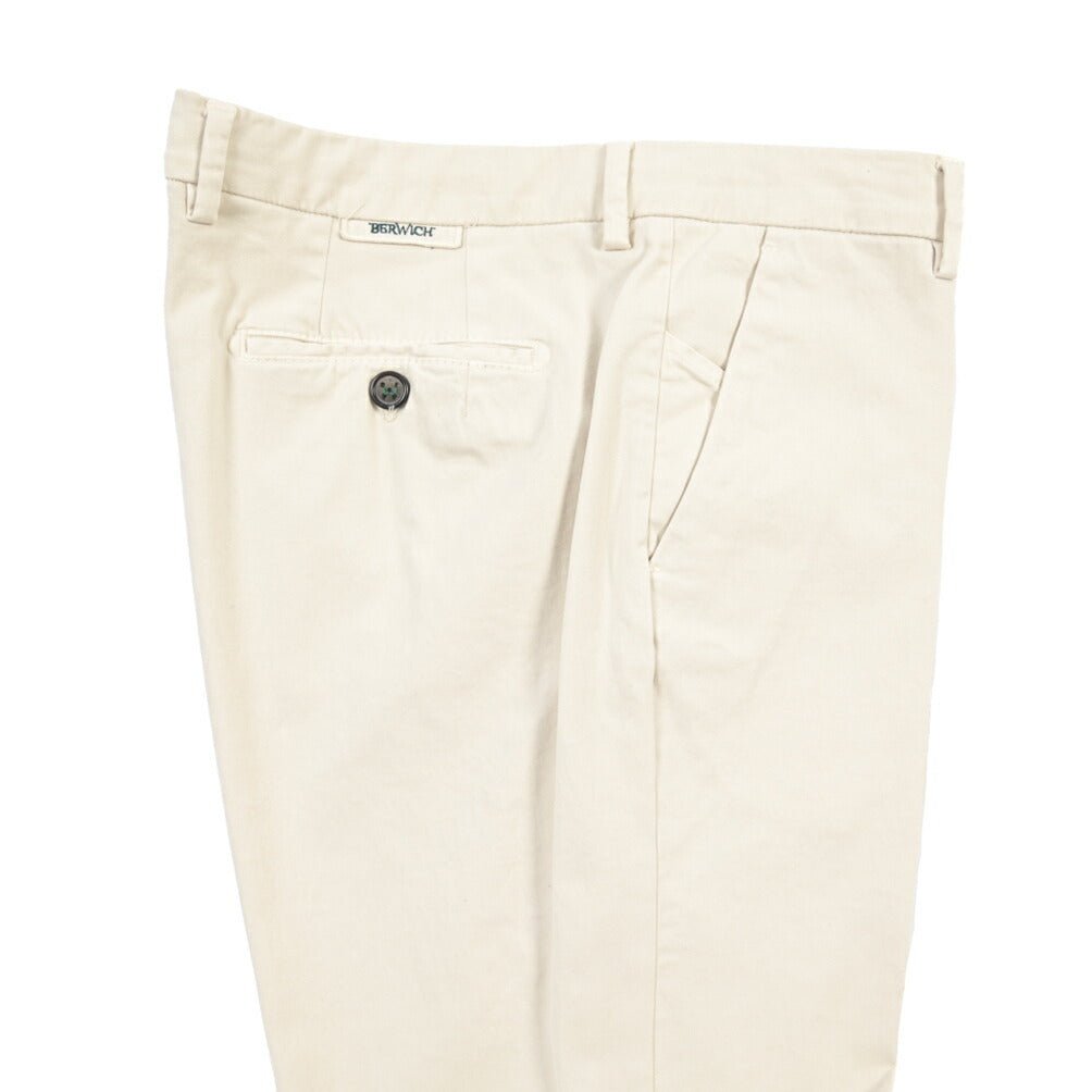 BERWICH “MORELLO-GD” ストレッチコットン ノータックチノパンツ オフホワイト(latte802) 52 | GUARDAROBA MILANO OFFICIAL STORE