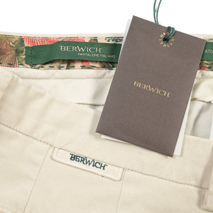 BERWICH “MORELLO-GD” ストレッチコットン ノータックチノパンツ オフホワイト(latte802) 52 | GUARDAROBA MILANO OFFICIAL STORE