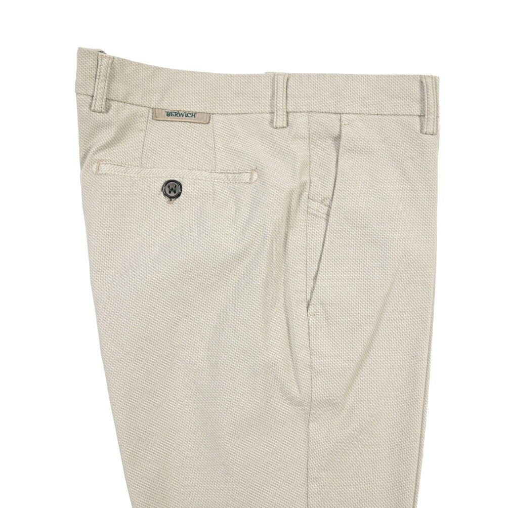 BERWICH “MORELLO-GD” ストレッチコットン ノータックチノパンツ ライトグレー(lt fango122) 46 | GUARDAROBA MILANO OFFICIAL STORE
