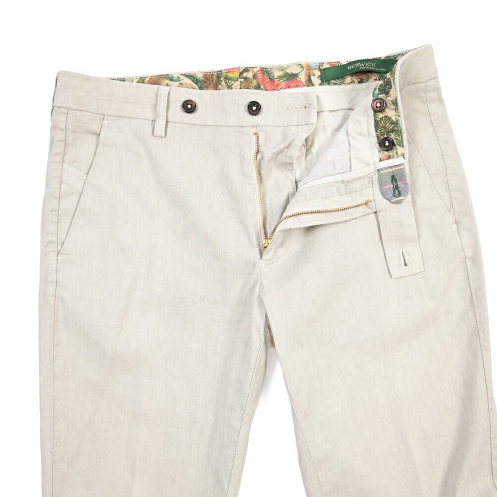 BERWICH “MORELLO-GD” コットン混リネン ノータックチノパンツ ライトグレー(pomice008) 46 | GUARDAROBA MILANO OFFICIAL STORE