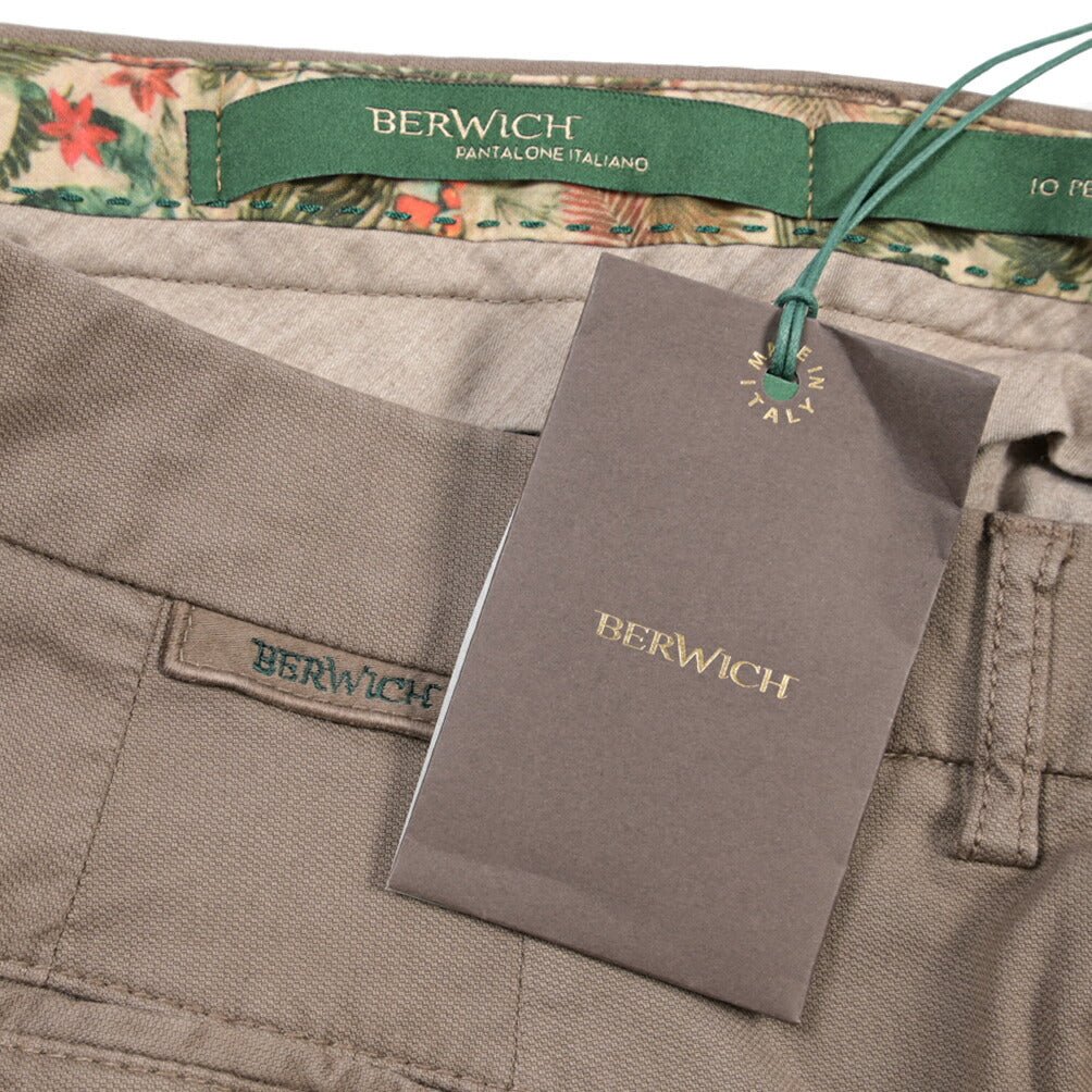 BERWICH “MORELLO-GD” ストレッチコットン ノータックチノパンツ ブラウン(mandorlo4627) 52 | GUARDAROBA MILANO OFFICIAL STORE