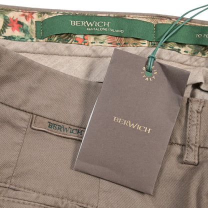 BERWICH “MORELLO-GD” ストレッチコットン ノータックチノパンツ ブラウン(mandorlo4627) 52 | GUARDAROBA MILANO OFFICIAL STORE