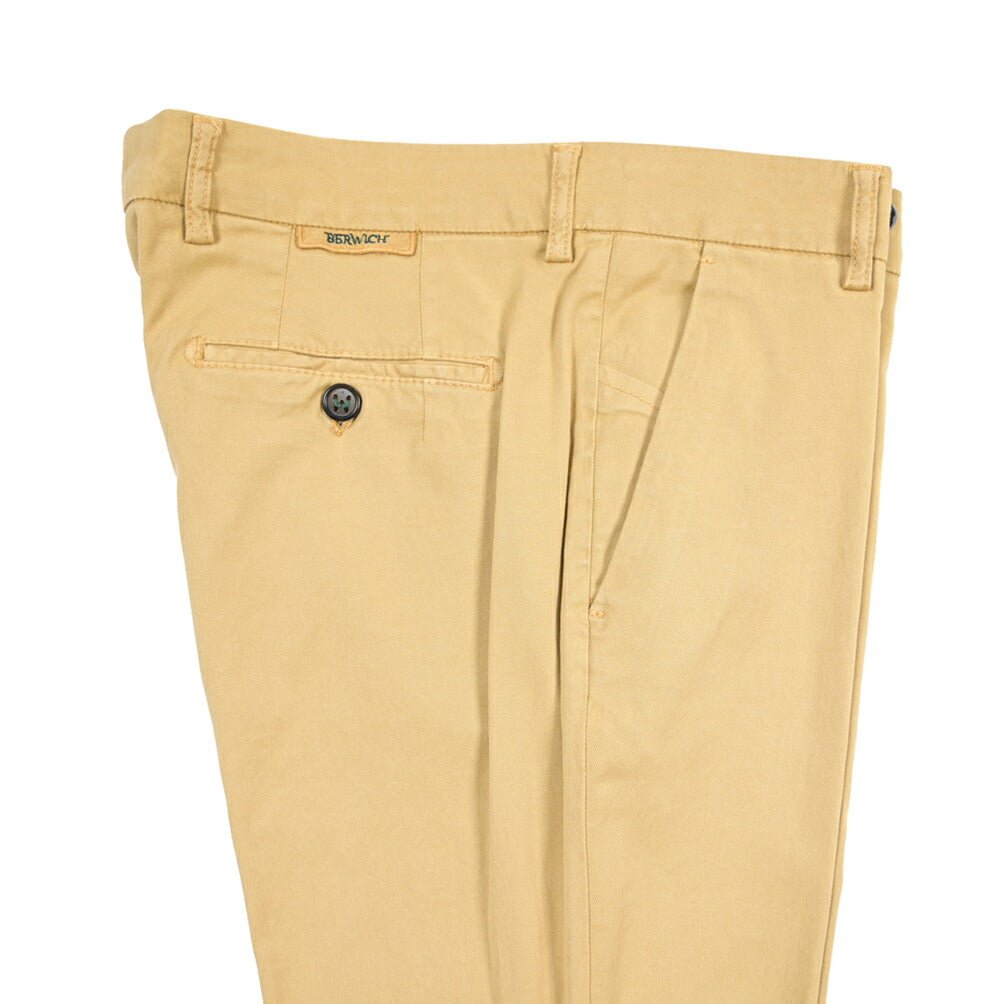 BERWICH “MORELLO-GD” ストレッチコットン ノータックチノパンツ ベージュ(deserto265) 46 | GUARDAROBA MILANO OFFICIAL STORE