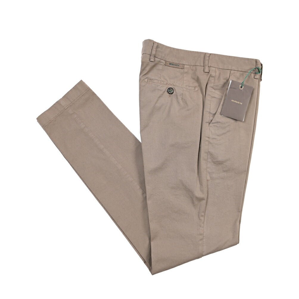 BERWICH “MORELLO-GD” ストレッチコットン ノータックチノパンツ ブラウン(mandorlo462) 46 | GUARDAROBA MILANO OFFICIAL STORE