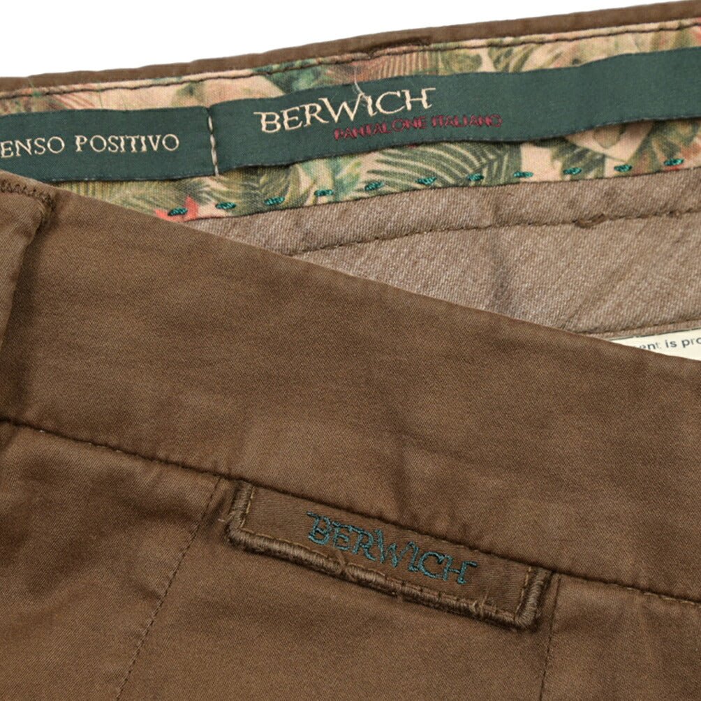 BERWICH “MORELLO-GD” シルク混コットン ノータックチノパンツ ブラウン(moro774) 48 | GUARDAROBA MILANO OFFICIAL STORE