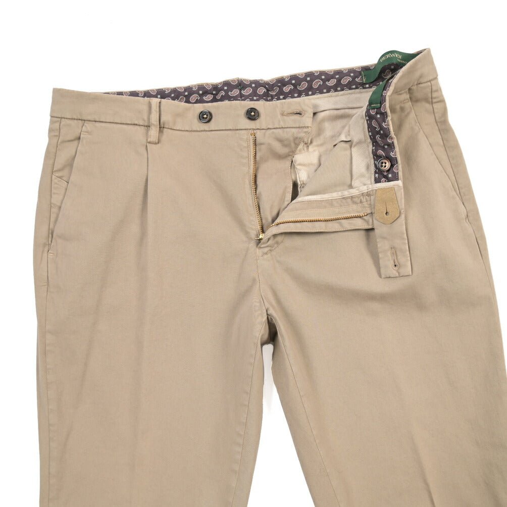BERWICH “MORELLO1P-GD” リヨセル混コットン ワンタックチノパンツ グレージュ(noce724) 50 | GUARDAROBA MILANO OFFICIAL STORE