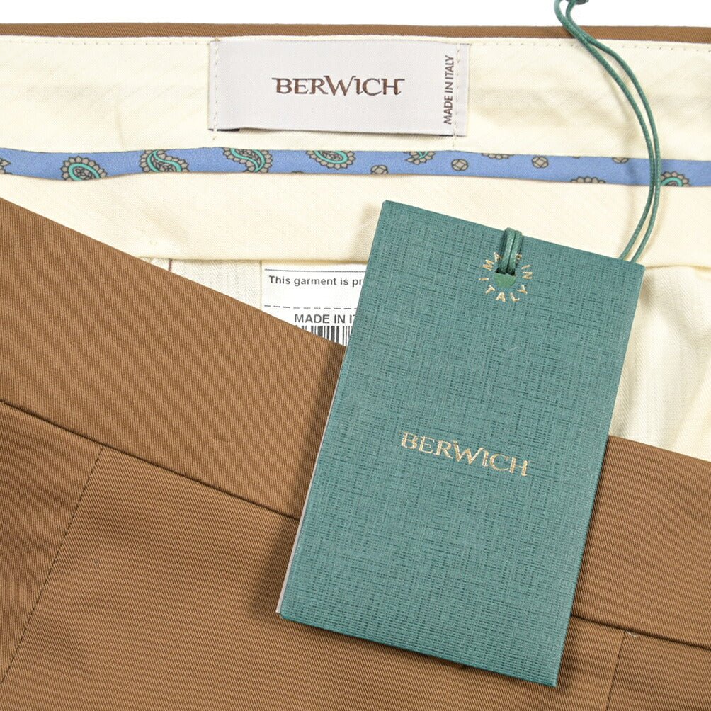 BERWICH “NEGRONI LUX” ストレッチコットン ツータックチノパンツ ブラウン(tobacco) 50 | GUARDAROBA MILANO OFFICIAL STORE