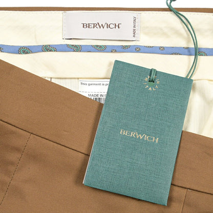 BERWICH “NEGRONI LUX” ストレッチコットン ツータックチノパンツ ブラウン(tobacco) 50 | GUARDAROBA MILANO OFFICIAL STORE
