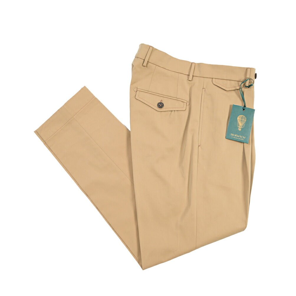 BERWICH “NEW GRAPPA” コットン100% ワンタックチノパンツ (ソラーロ) ベージュ(khaki) 44 | GUARDAROBA MILANO OFFICIAL STORE