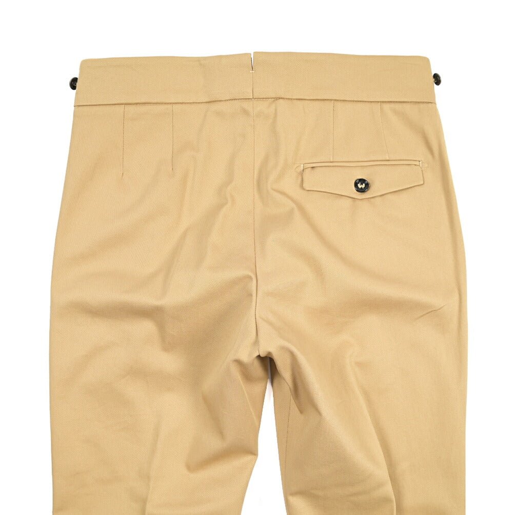BERWICH “RAFFI GURKHA” コットン100% ツータックベルトレススラックス ベージュ(sand) 46 | GUARDAROBA MILANO OFFICIAL STORE