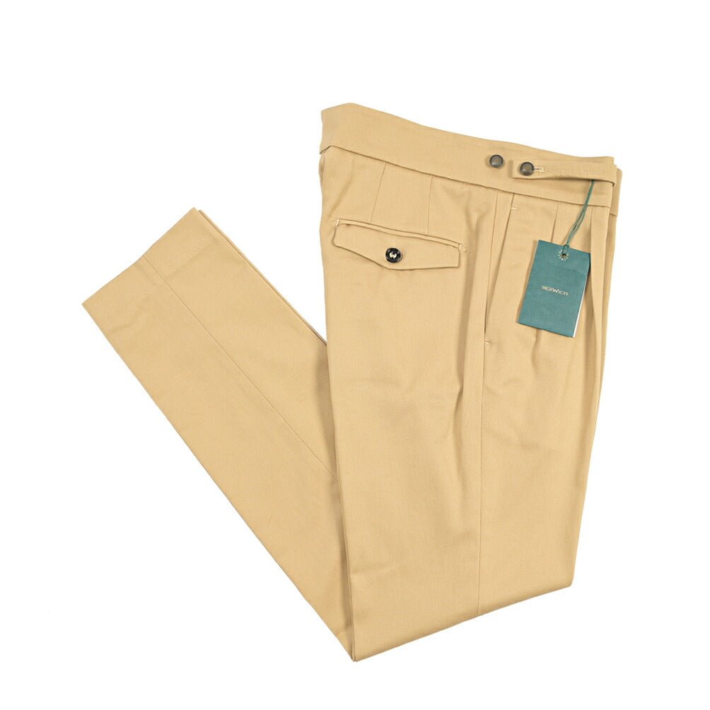 BERWICH “RAFFI GURKHA” コットン100% ツータックベルトレススラックス ベージュ(sand) 46 | GUARDAROBA MILANO OFFICIAL STORE